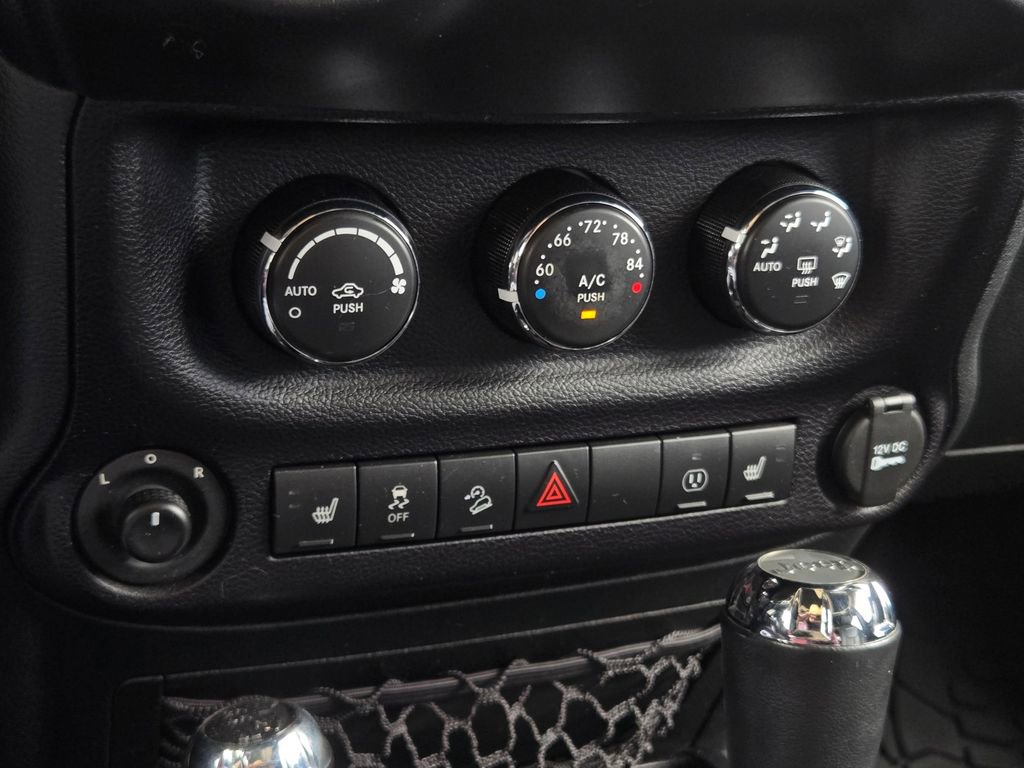 Used 2016 Jeep Wrangler Unlimited Rubicon w/ Connectivity Group image 20