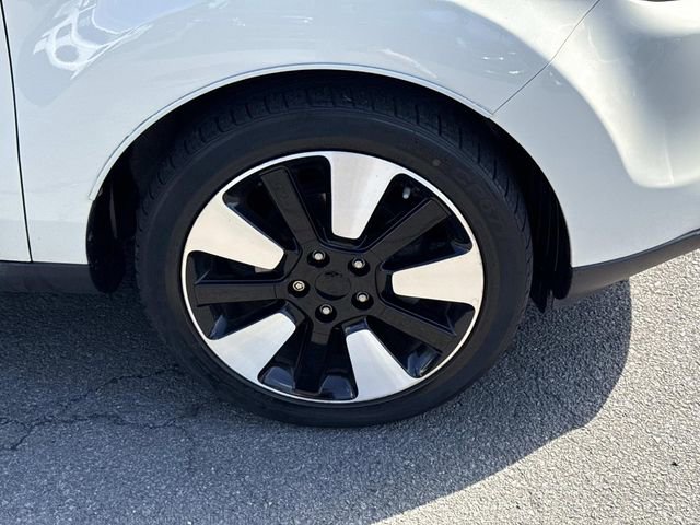 Used 2015 Kia Soul ! w/ Sun & Sound Package FWD image 7