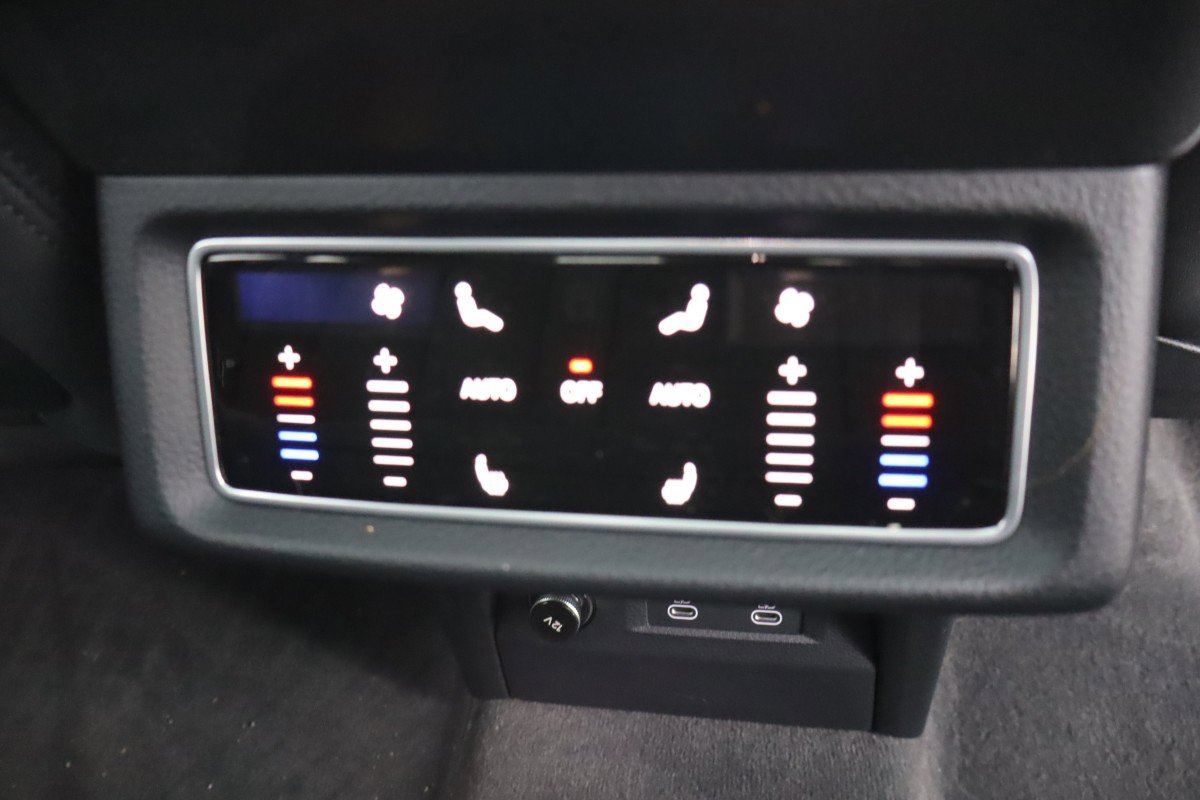 Used 2022 Audi e-tron Premium Plus w/ Premium Plus Package image 18