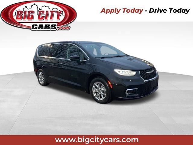 Used 2023 Chrysler Pacifica Touring-L
