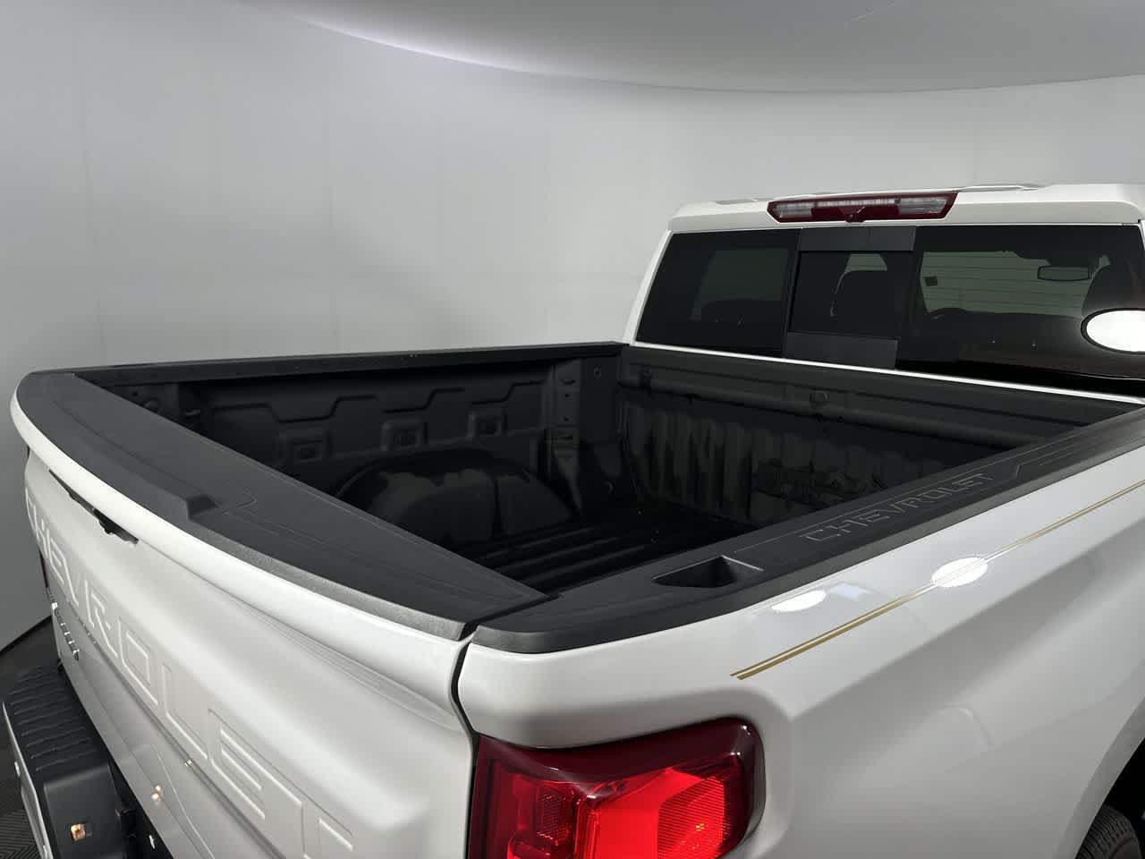Used 2024 Chevrolet Silverado 1500 High Country AWD/4WD image 24