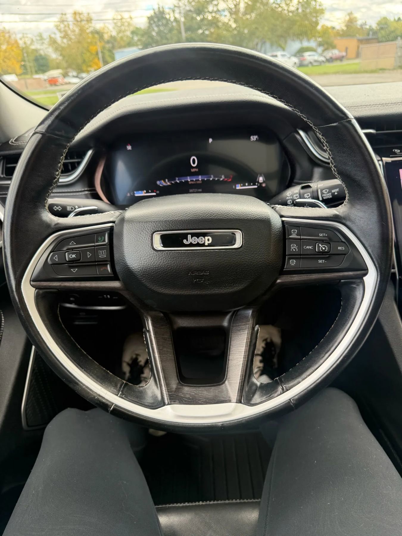 Used 2022 Jeep Grand Cherokee L Limited w/ Black Appearance Package image 25