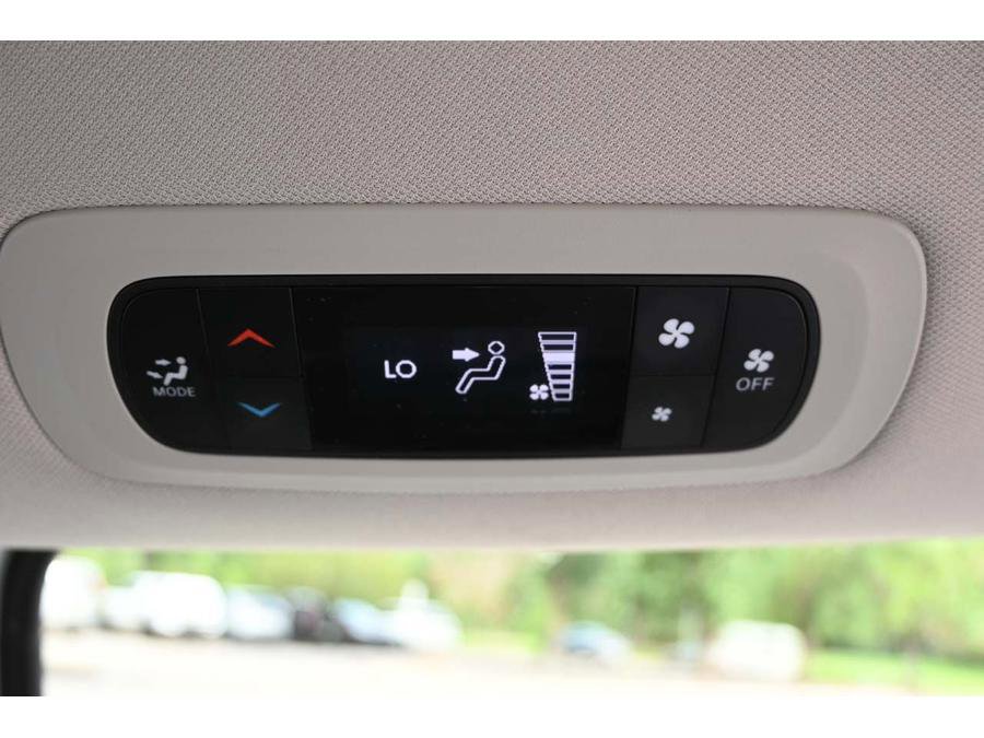 Used 2023 Chrysler Voyager LX image 26