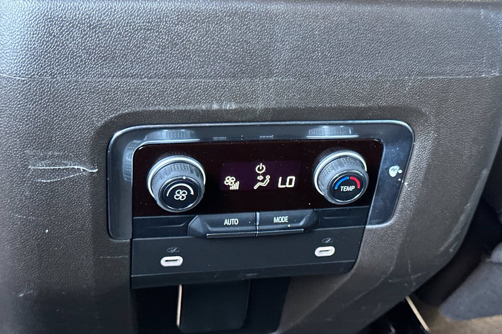 Used 2024 Chevrolet Tahoe LT RWD image 40