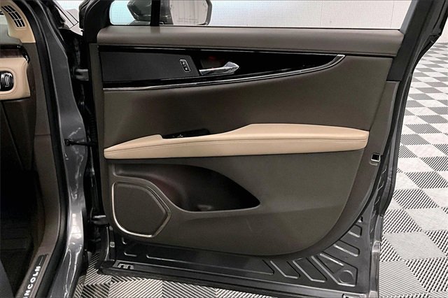 Used 2022 Lincoln Nautilus Reserve w/ Monochromatic Package image 18