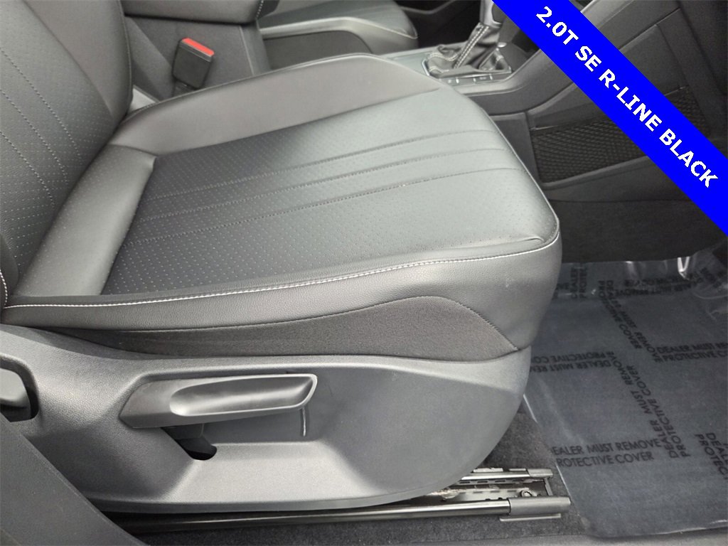 Used 2022 Volkswagen Tiguan SE R-Line image 17