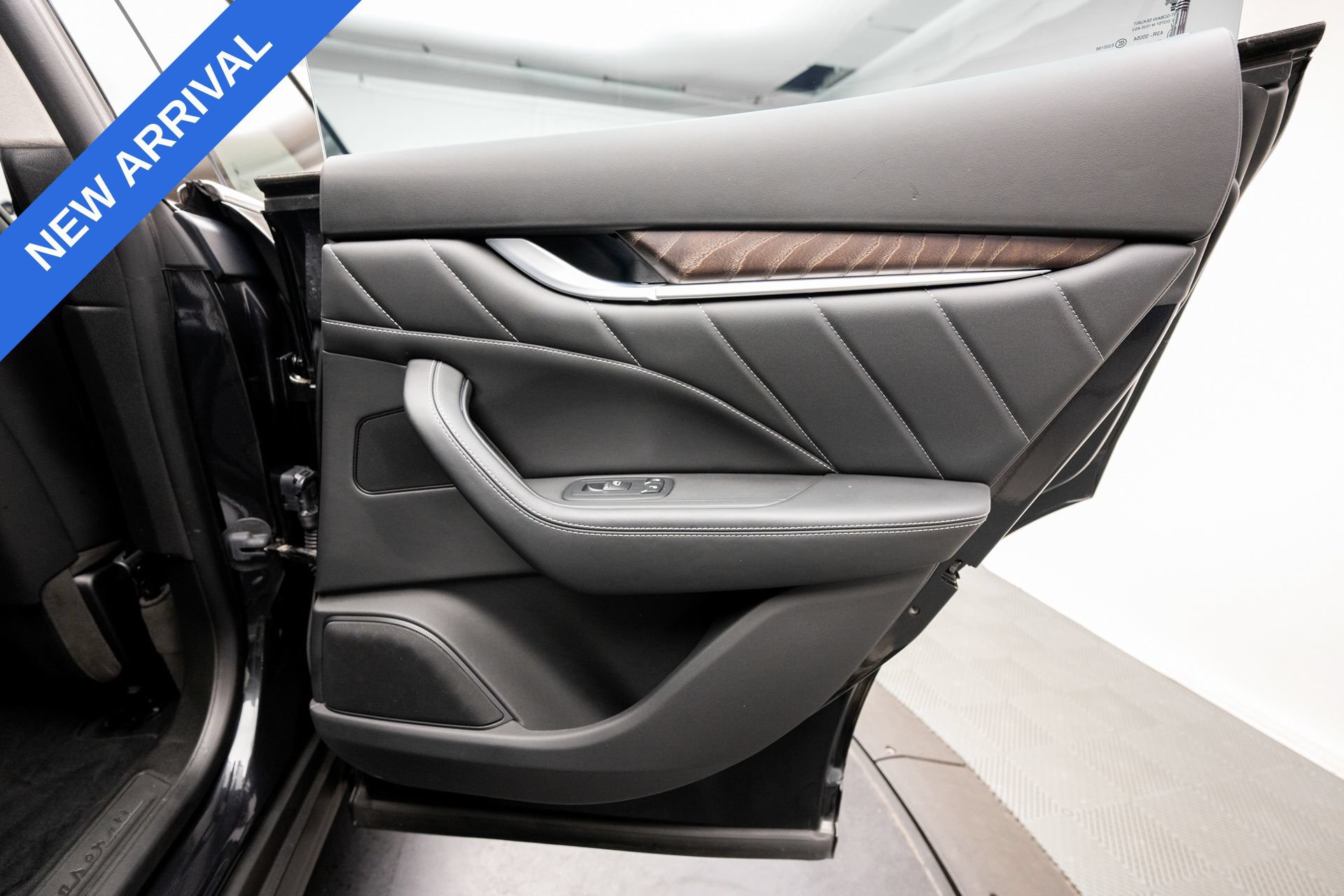 Used 2022 Maserati Levante GT AWD/4WD image 35