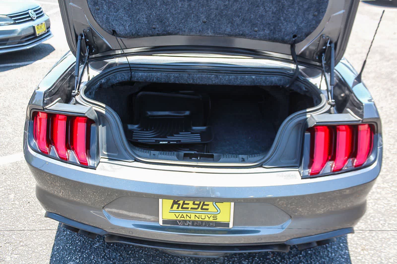 Used 2019 Ford Mustang GT Premium w/ Equipment Group 401A RWD image 32