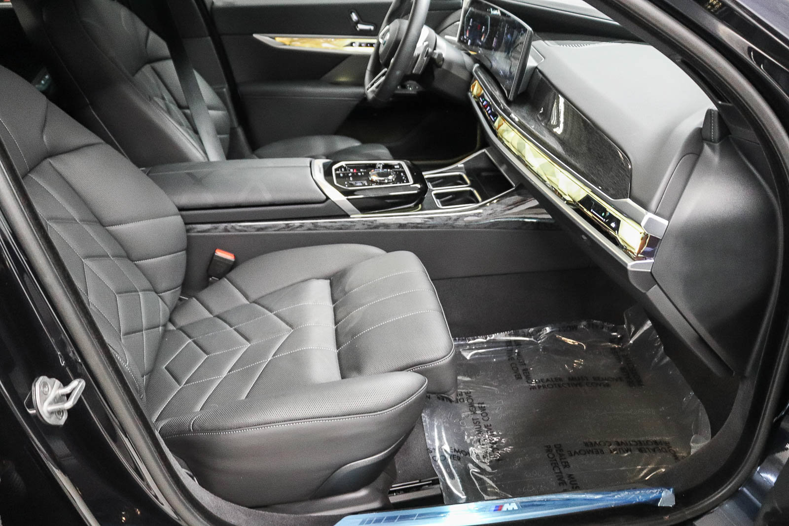Used 2026 BMW 750e xDrive w/ Executive Package AWD/4WD image 16