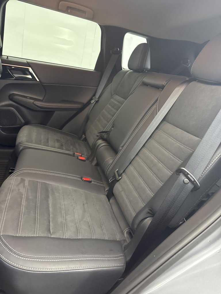 Used 2024 Mitsubishi Outlander SE image 27