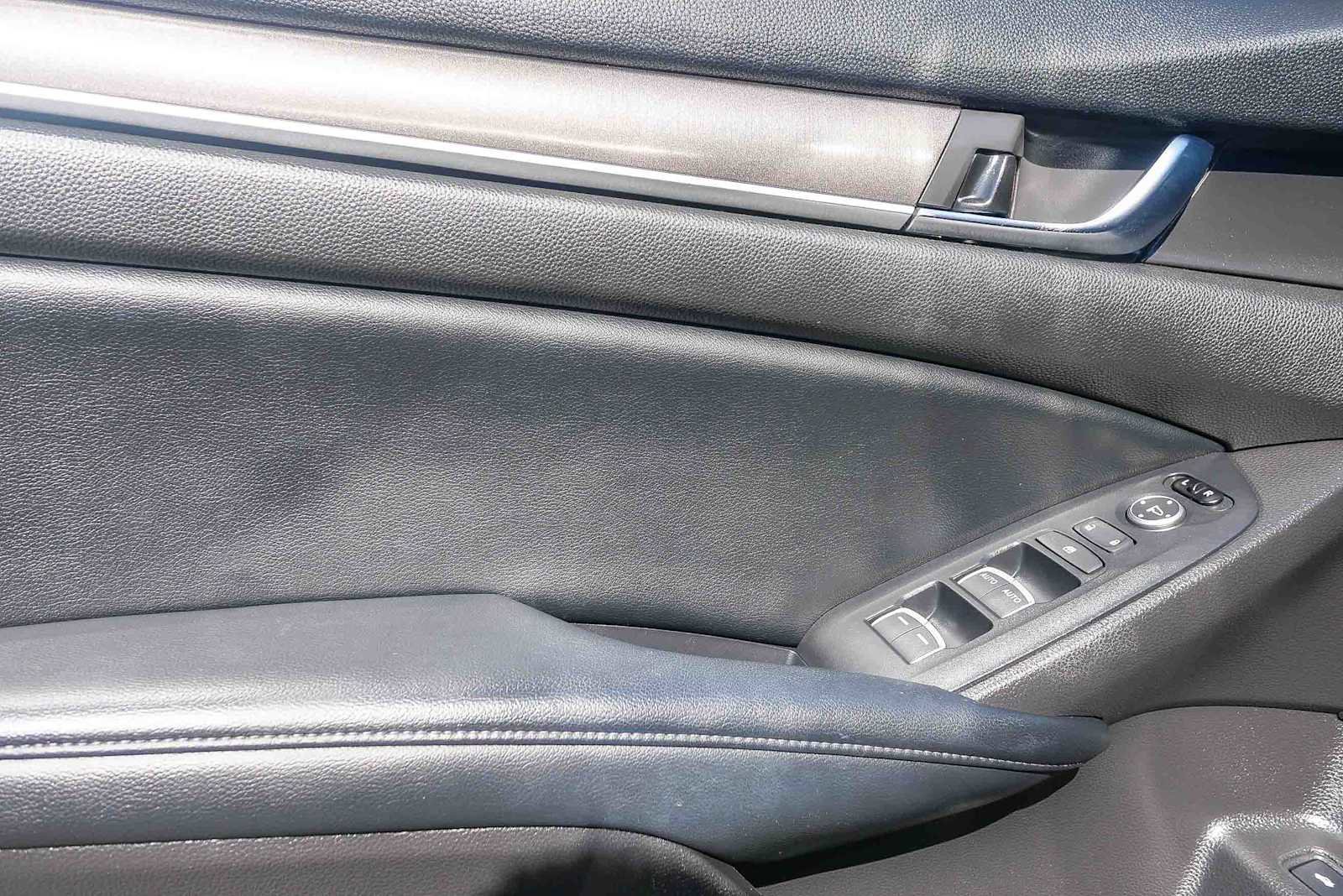 Used 2018 Honda Accord LX image 19