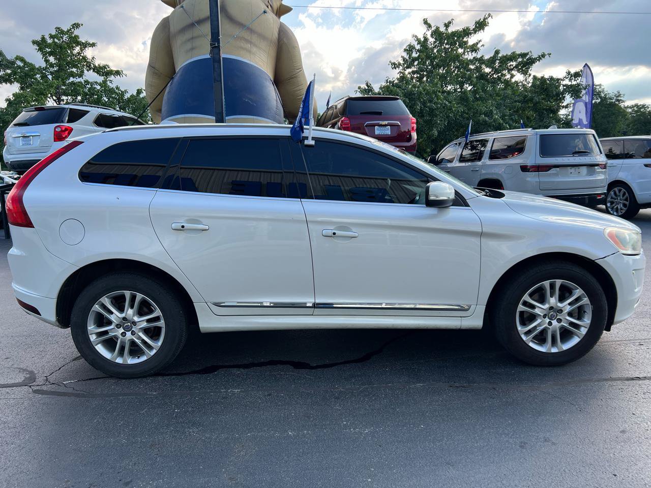 Used 2015 Volvo XC60 T5 Premier w/ Proximity Package FWD image 7