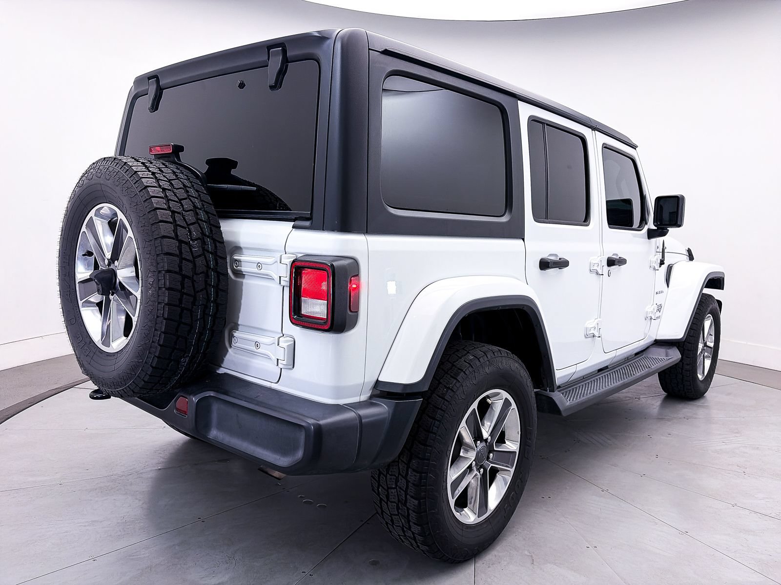Used 2020 Jeep Wrangler Unlimited Sahara AWD/4WD image 11