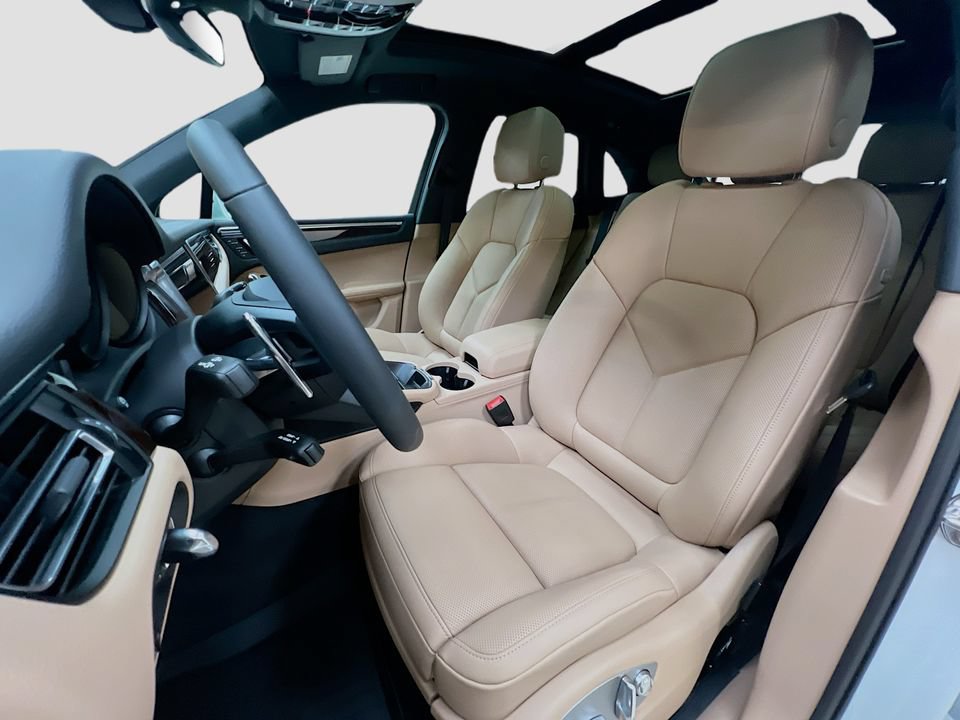New 2026 Porsche Macan AWD/4WD image 5