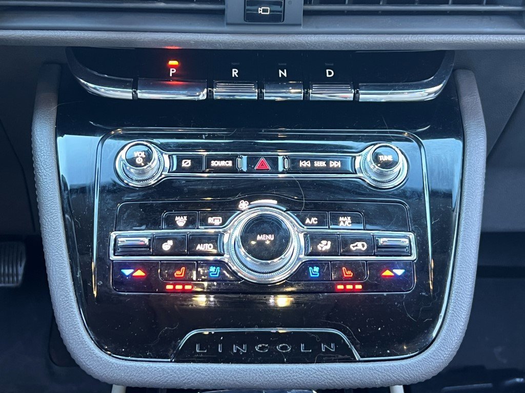 Used 2022 Lincoln Corsair Reserve w/ Sport Package image 19