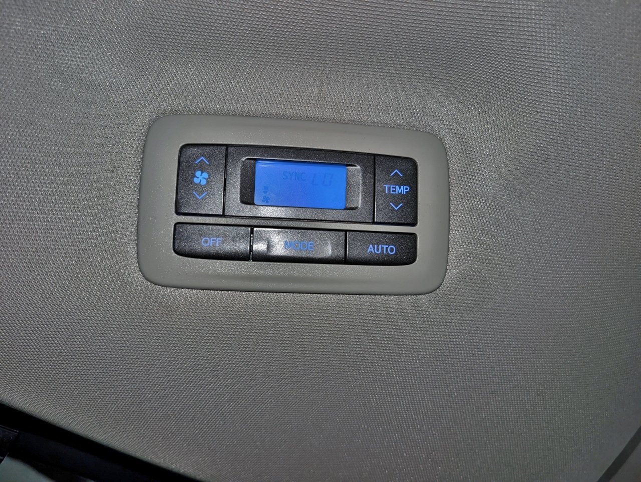 Used 2015 Toyota Sienna LE FWD image 41