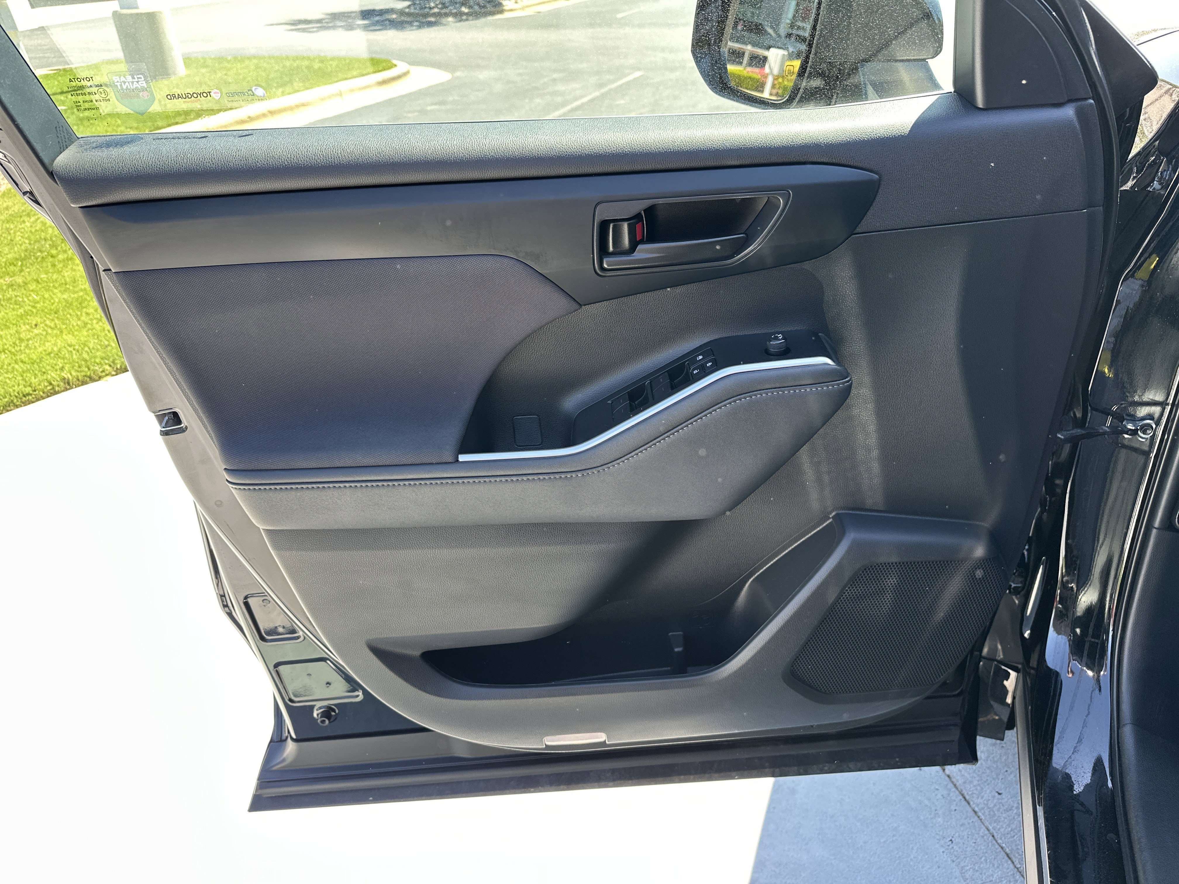 Used 2023 Toyota Highlander L FWD image 14