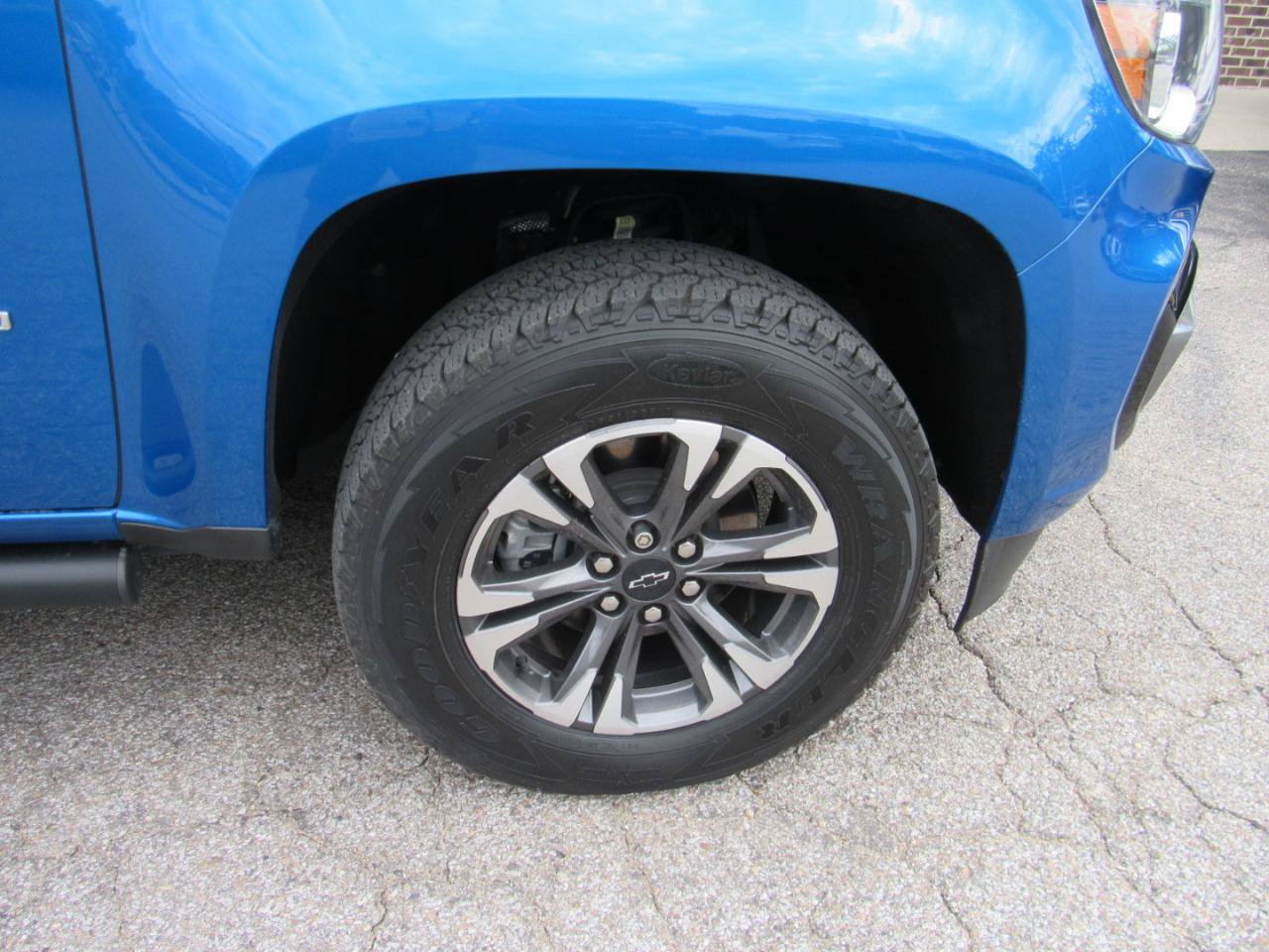 Used 2021 Chevrolet Colorado Z71 AWD/4WD image 39