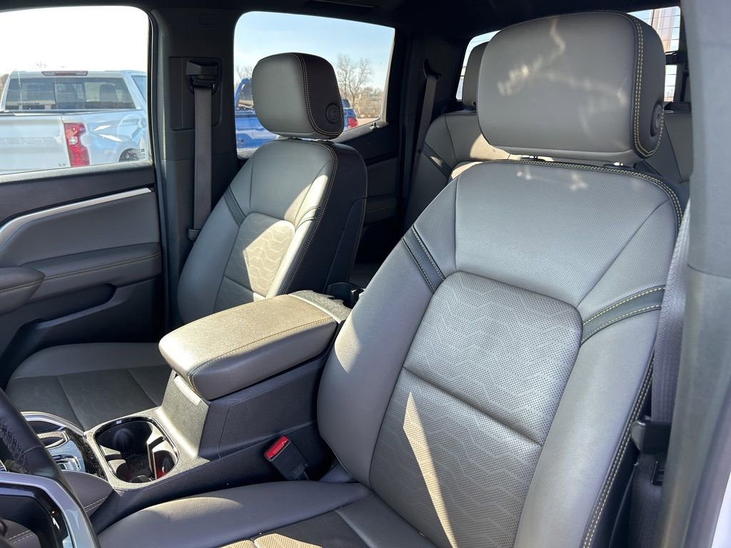 Used 2023 Chevrolet Colorado ZR2 w/ ZR2 Convenience Package III image 16