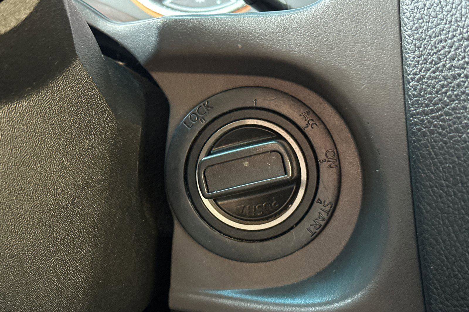 Used 2014 Nissan Armada SL image 25