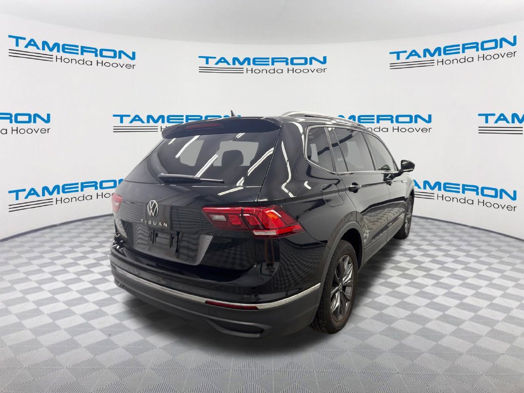 Used 2023 Volkswagen Tiguan SE w/ Panoramic Sunroof Package FWD image 5