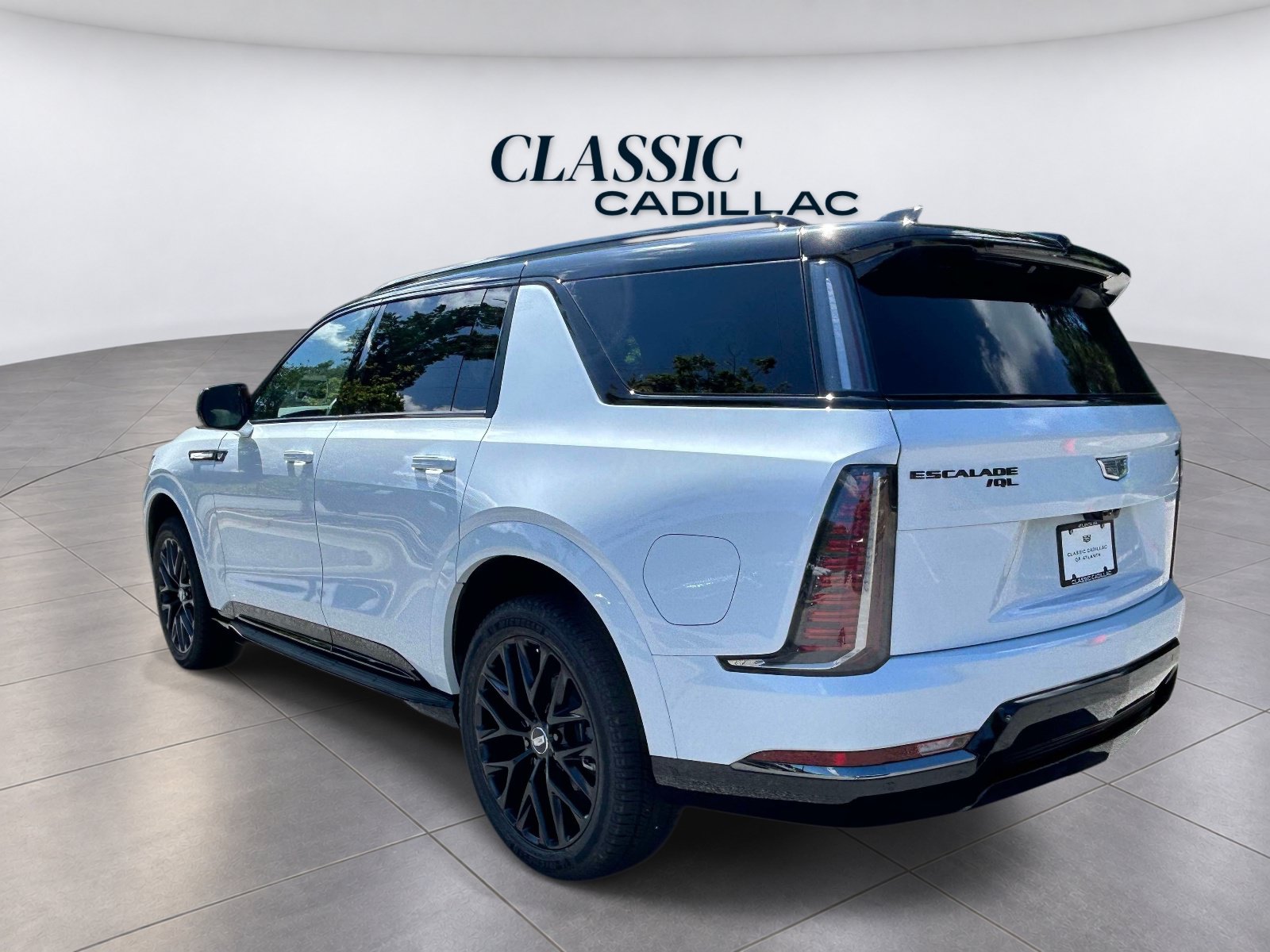 New 2026 Cadillac Escalade IQL Sport 1 w/ LPO, ONYX Package AWD/4WD image 3
