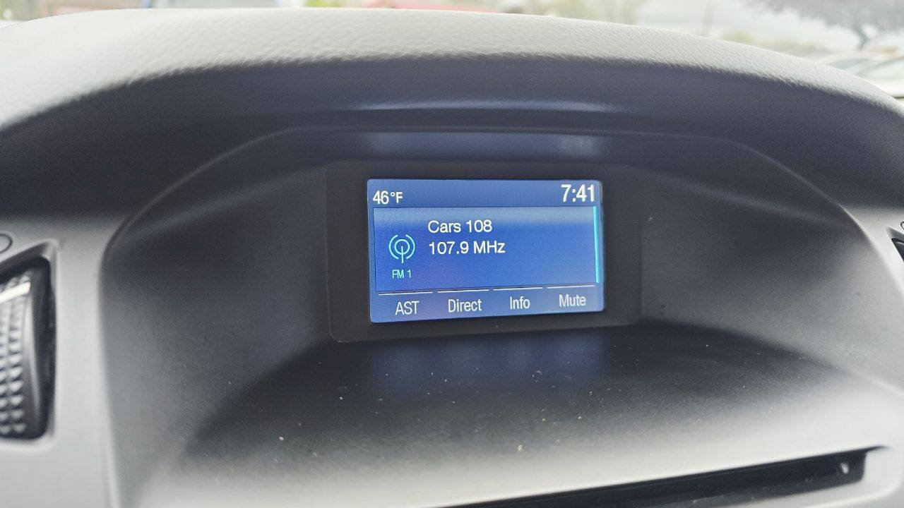 Used 2014 Ford Focus SE w/ SE Winter Package FWD image 16