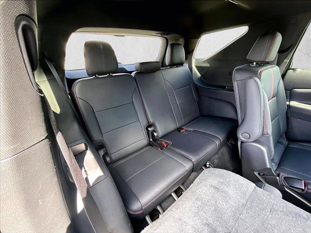 Certified 2024 Chevrolet Traverse RS image 30