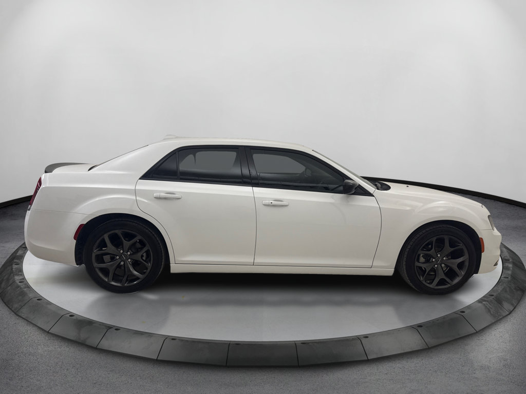 Used 2023 Chrysler 300 Touring w/ Sport Appearance Package RWD image 4