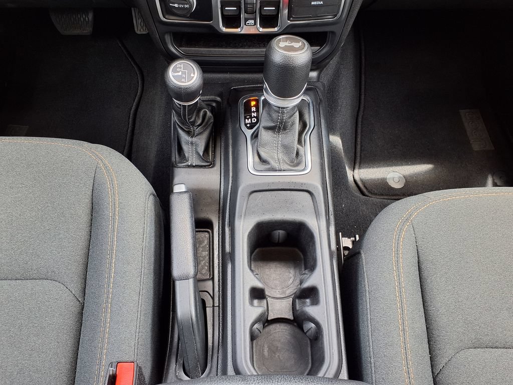 Used 2025 Jeep Wrangler Unlimited Sahara AWD/4WD image 28