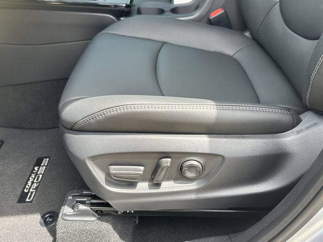 Used 2026 Toyota Corolla Cross XLE FWD image 29