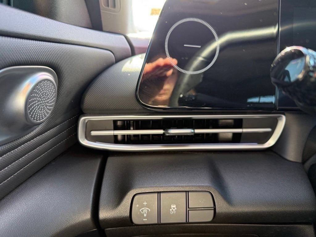Used 2024 Hyundai Elantra SEL FWD image 12
