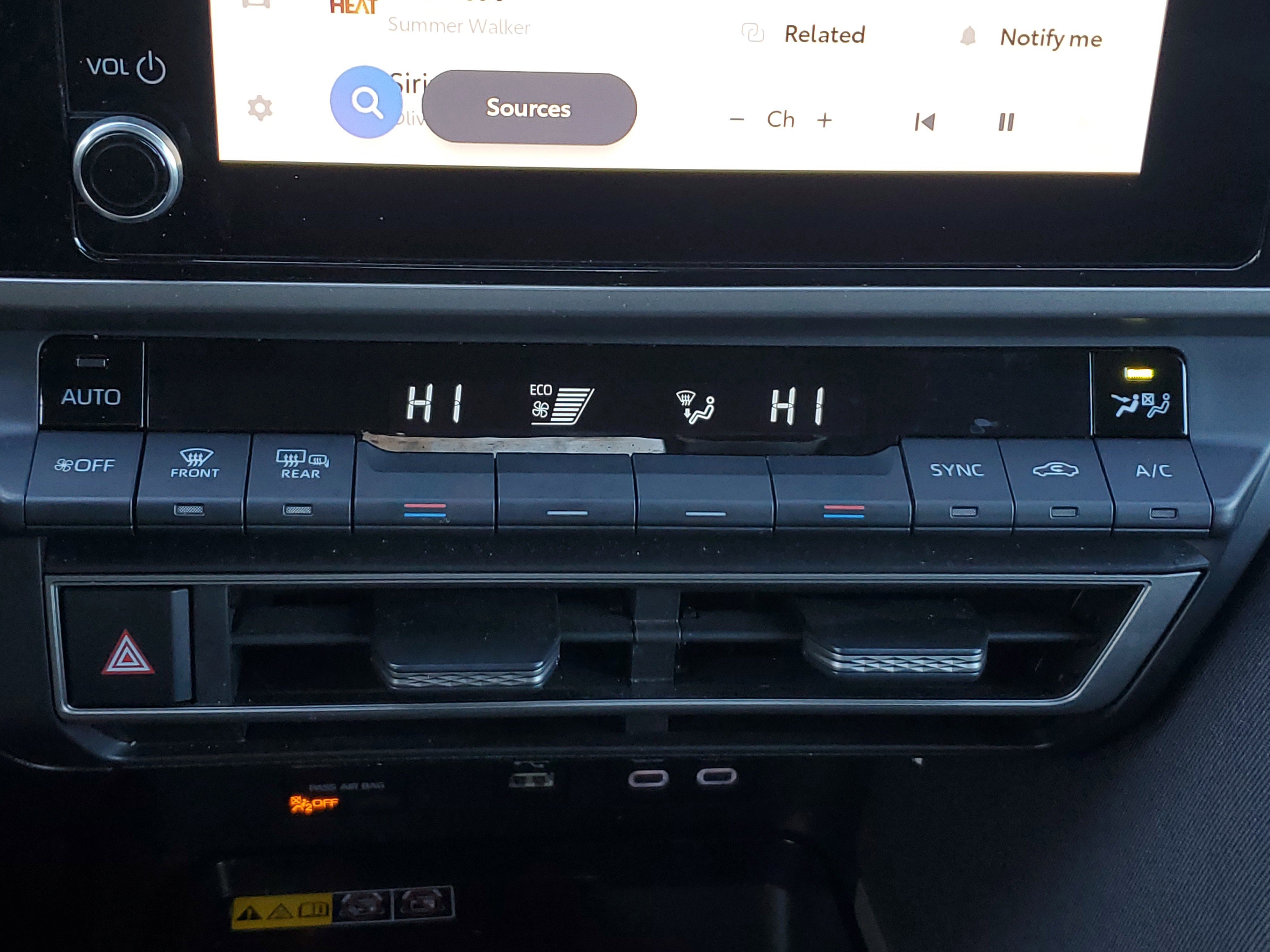 Certified 2025 Toyota Camry Hybrid image 25