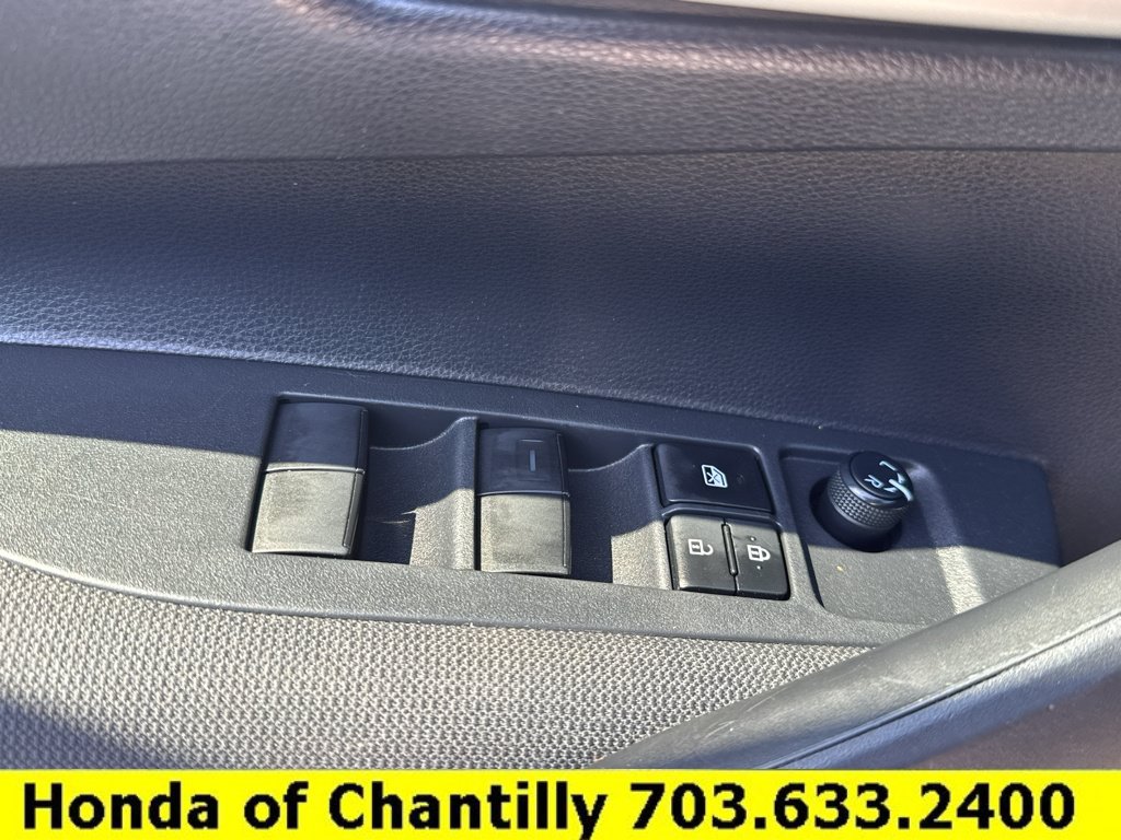 Used 2021 Toyota Corolla LE w/ Carpet Mat Package (TMS) FWD image 20