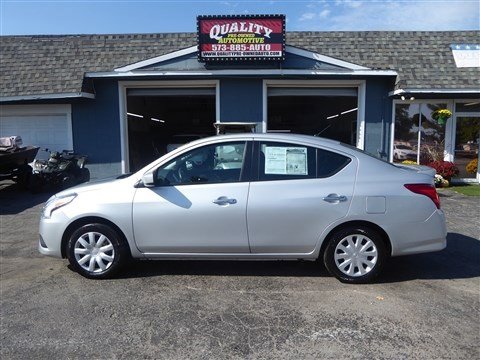 Used 2019 Nissan Versa SV image 1