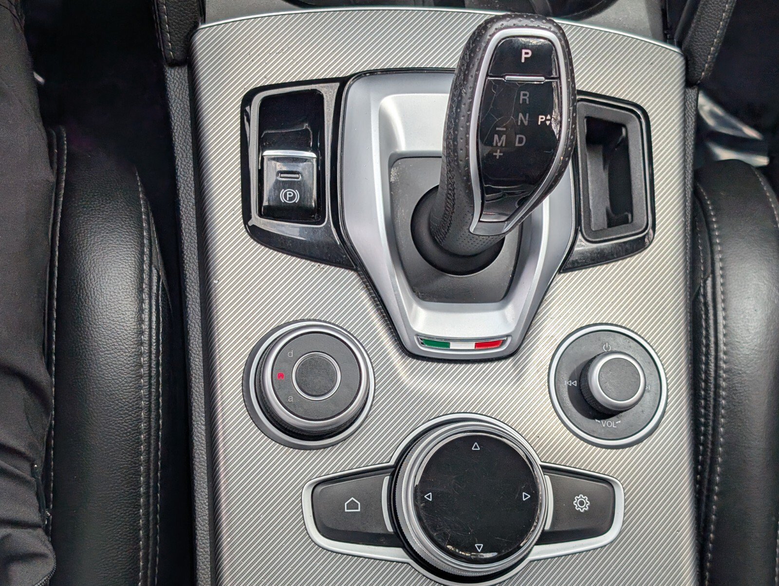 Used 2022 Alfa Romeo Stelvio Veloce image 26