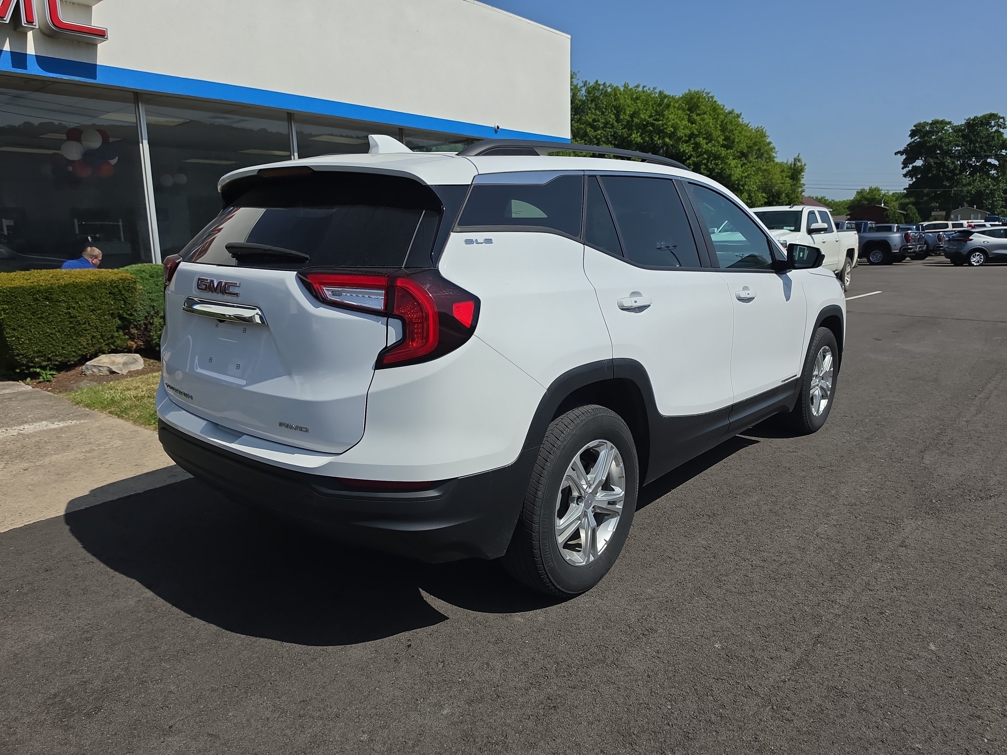 Used 2024 GMC Terrain SLE w/ Driver Convenience Package AWD/4WD video 3