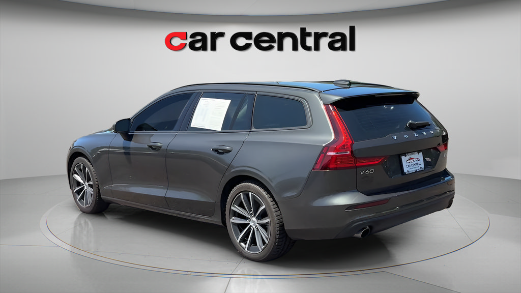 Used 2021 Volvo V60 T5 Momentum FWD image 3