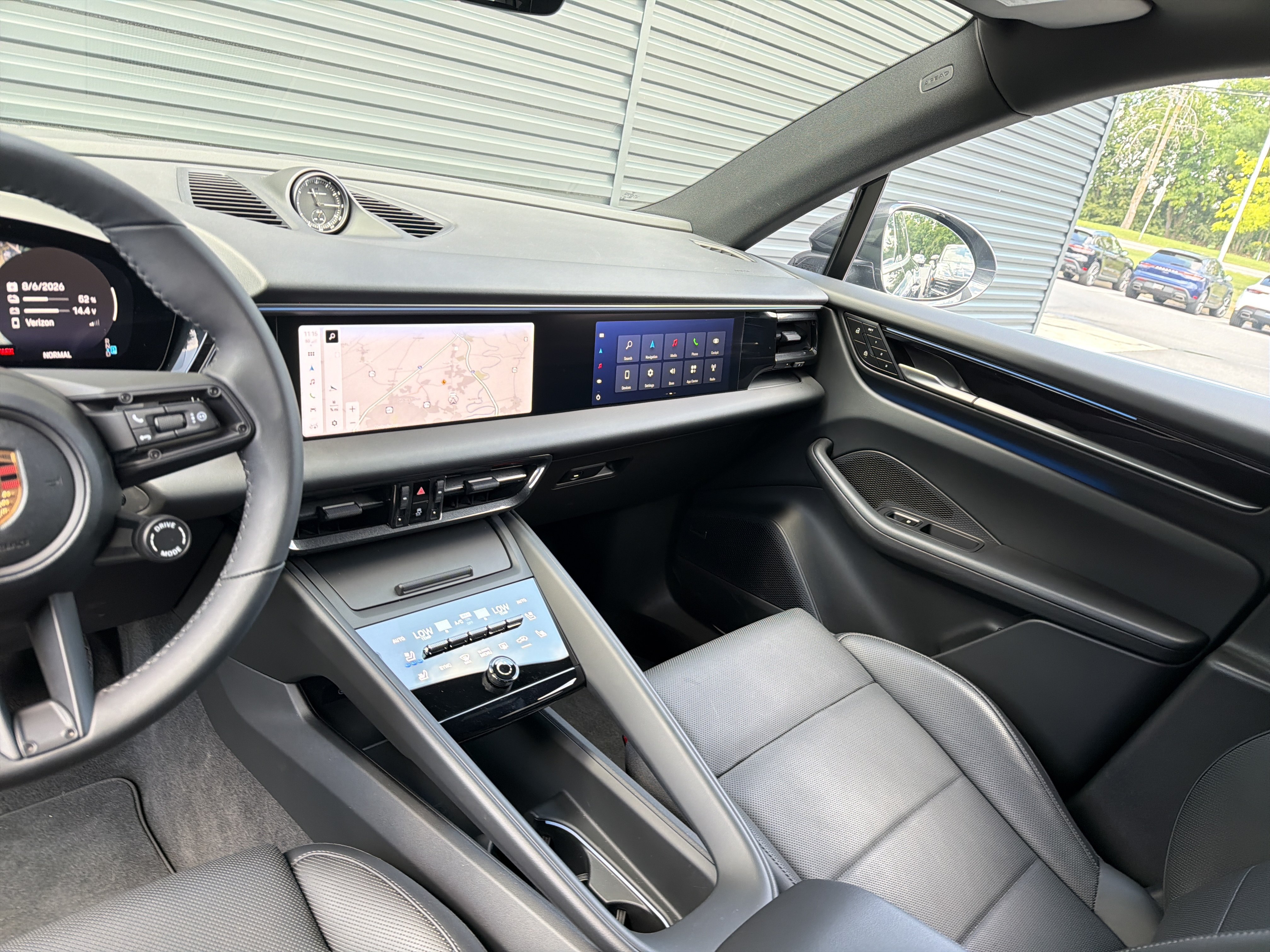 New 2025 Porsche Macan 4 Electric AWD/4WD image 18