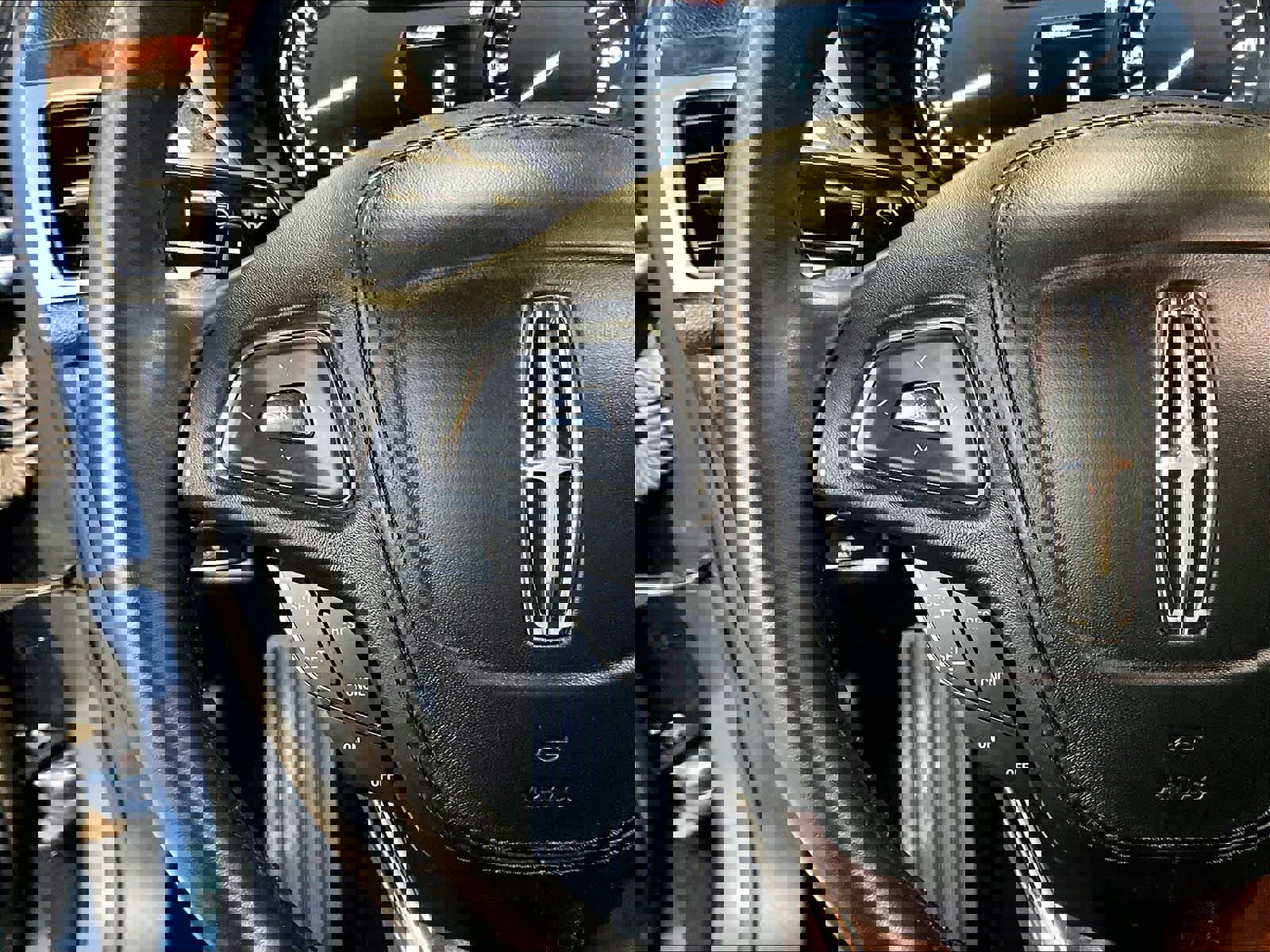 Used 2018 Lincoln MKZ Select w/ Select Plus Package image 23