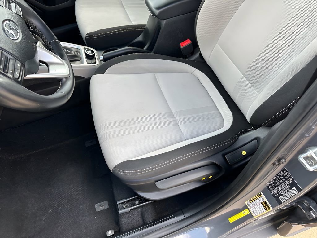 Used 2024 Hyundai Venue SEL image 11