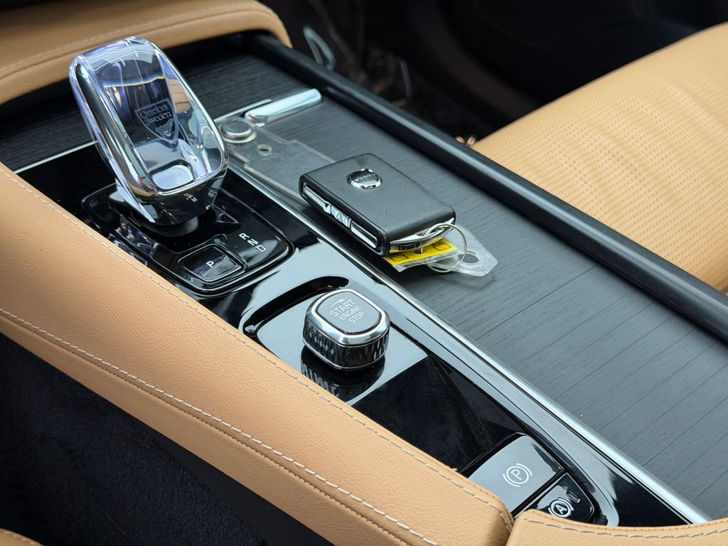 Certified 2025 Volvo XC90 T8 Ultra w/ Protection Package Premier AWD/4WD image 19