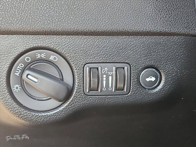 Used 2020 Dodge Charger SXT RWD image 16