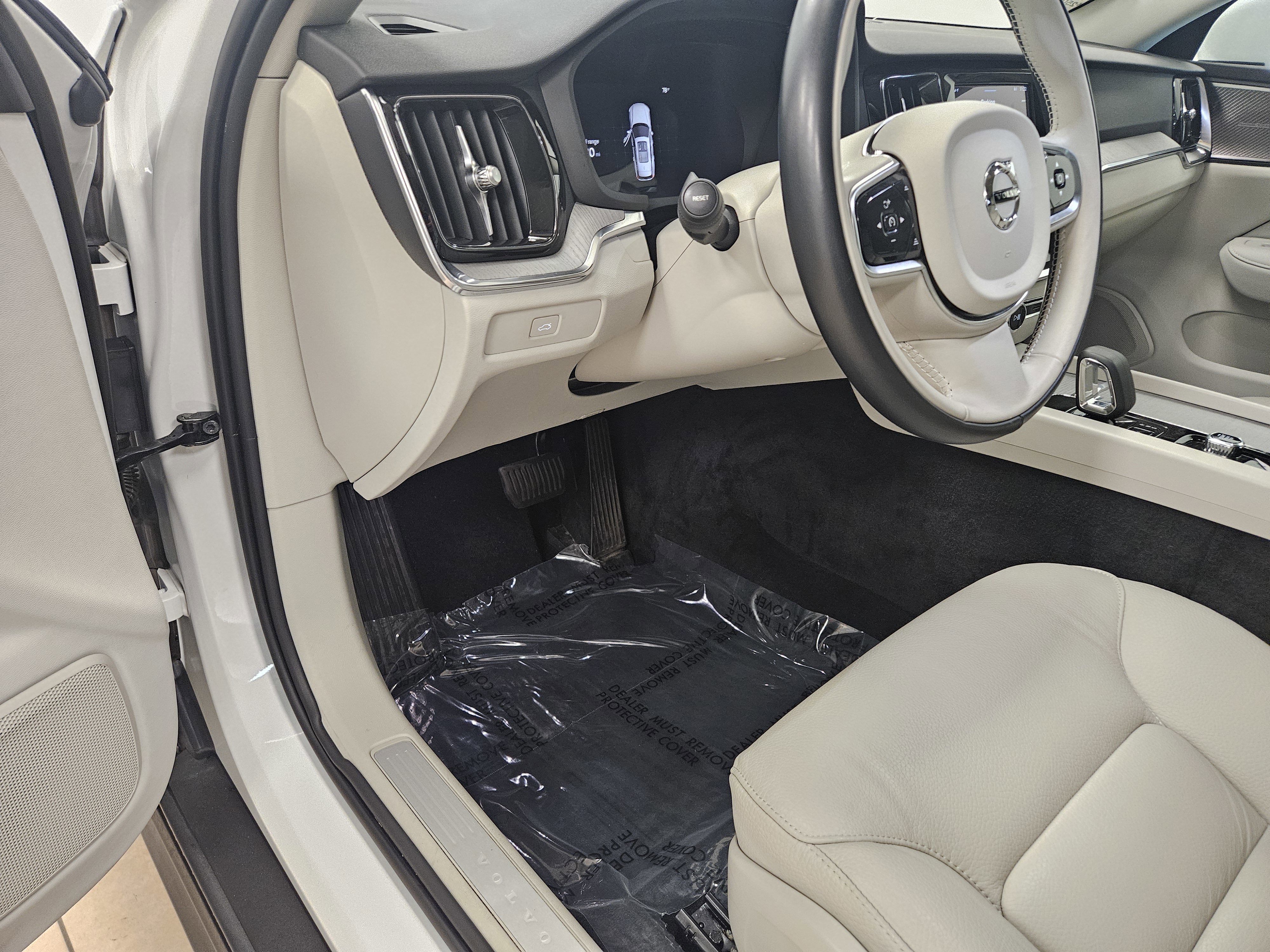 Used 2023 Volvo V60 B5 Cross Country Plus w/ Climate Package image 40