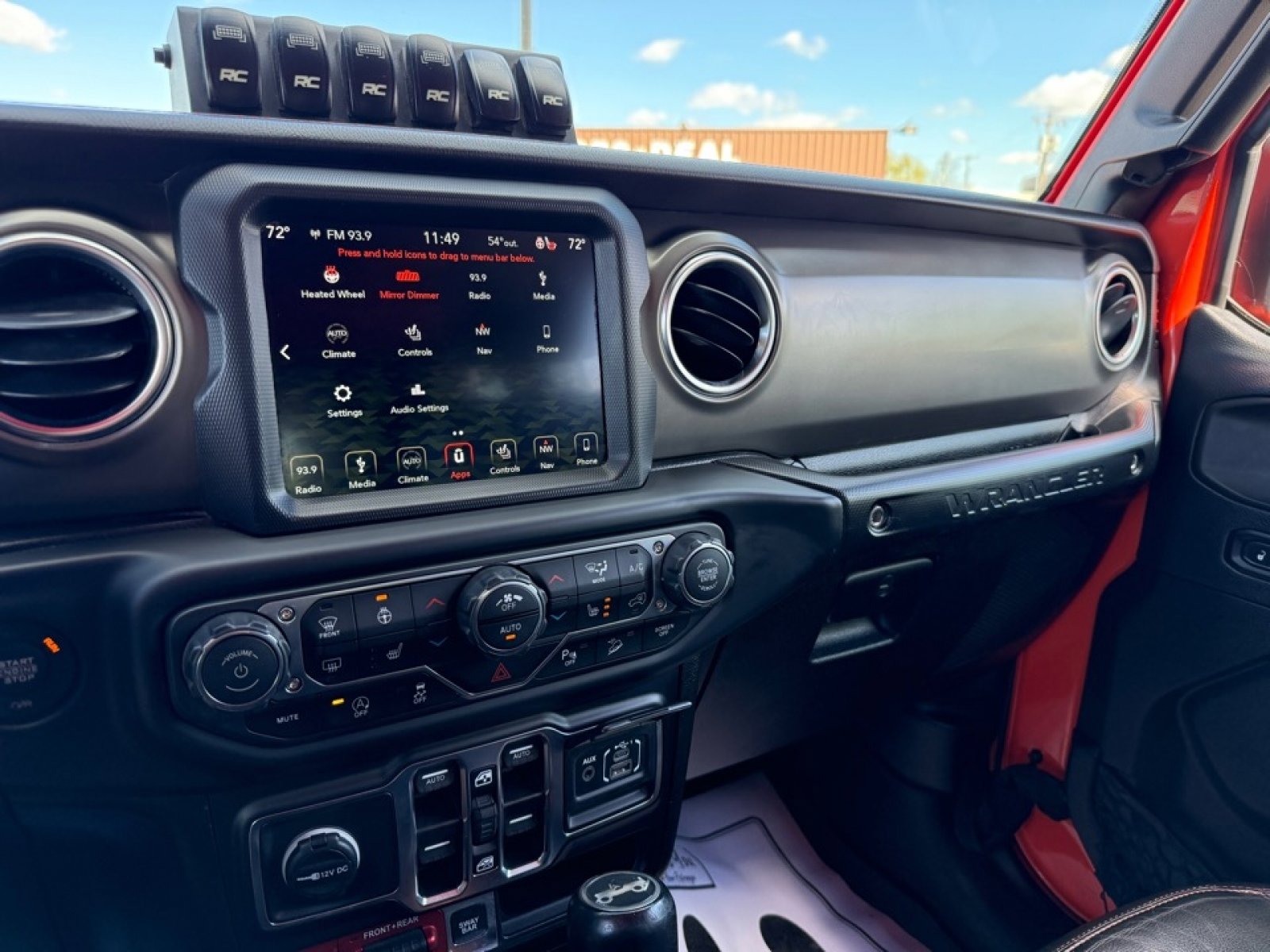 Used 2018 Jeep Wrangler Unlimited Rubicon AWD/4WD image 11