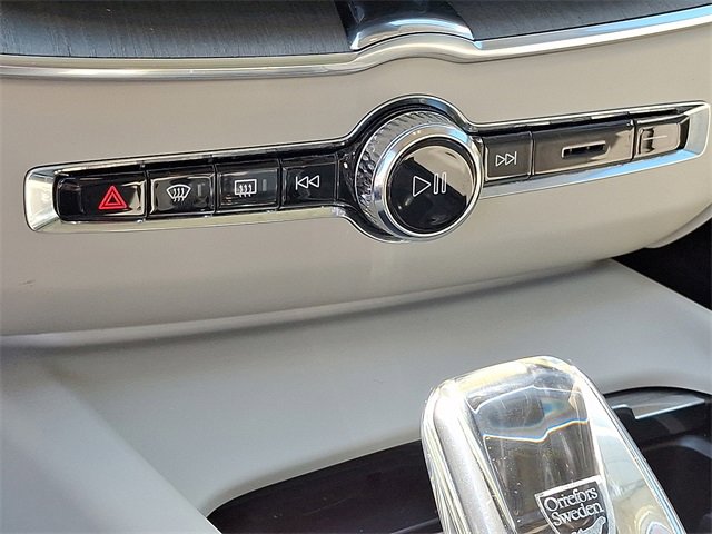 Used 2023 Volvo XC60 B6 Ultimate image 12