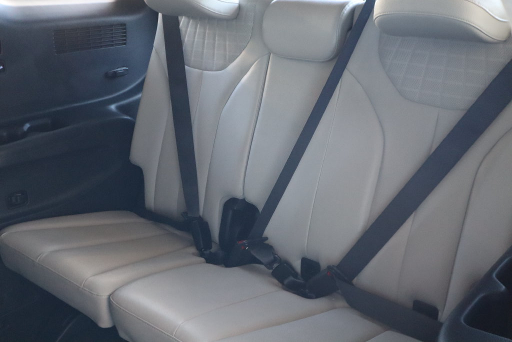 Used 2023 Hyundai Palisade Limited w/ Cargo Package FWD image 13