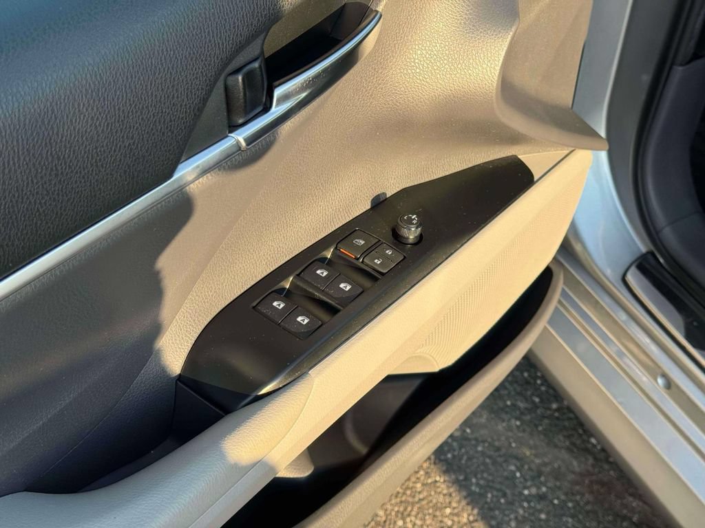 Used 2019 Toyota Camry LE w/ Convenience Package FWD image 19