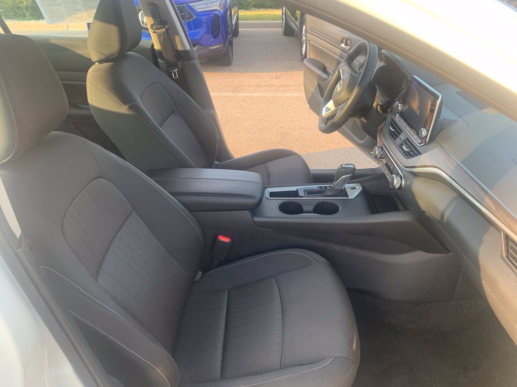 Used 2025 Nissan Altima 2.5 SV FWD image 8
