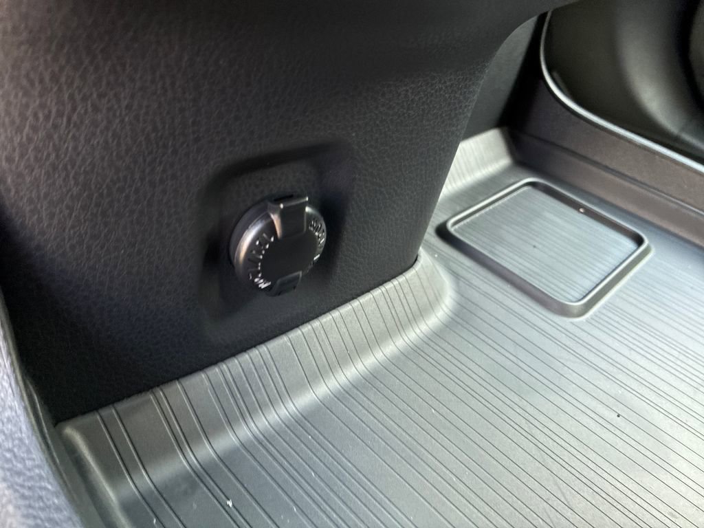 New 2026 Toyota Sienna LE FWD image 34